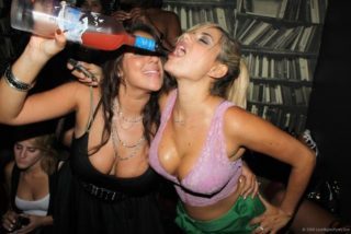 &iquest;Sabes cu&aacute;nto cuesta fardar a lo grande desde una mesa VIP de una discoteca de Ibiza?