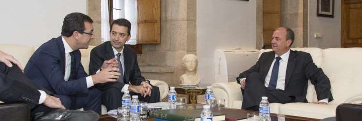 El presidente Monago se re&uacute;ne con responsables del BBVA