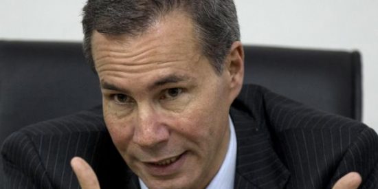Nisman intercambi&oacute; llamadas con el exjefe de operaciones de Inteligencia antes de morir