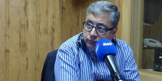 Brotons tacha de "homófobo" el gesto que hace Cristiano Ronaldo al árbitro Mateu Lahoz en el clásico