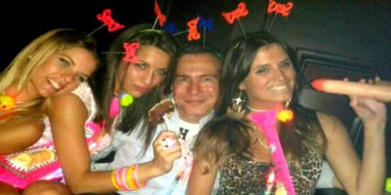 Las fotos de las 'chicas hot' con quienes Nisman sal&iacute;a... y que le han 'robado' del m&oacute;vil