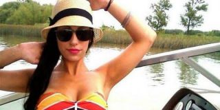 Cazan a la sexy viuda negra de Facebook que 'pelaba' a los hombres maduros