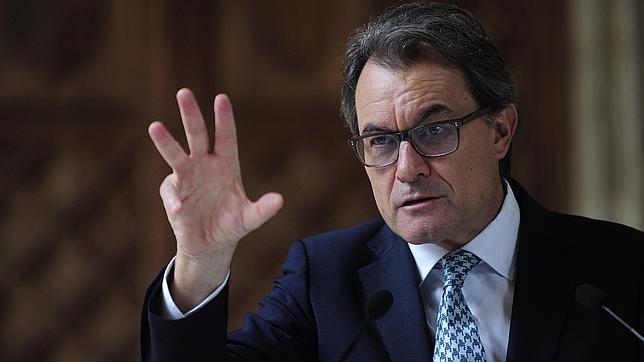 Artur Mas pincha en hueso a la hora de vender sus 'jugadas' a los medios de comunicación extranjeros
