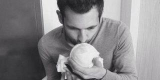 El portero Diego López y su mujer Iria Otero presentan a su nueva hija