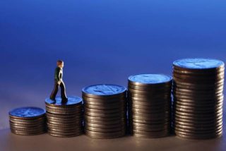 Los espa&ntilde;oles de los a&ntilde;os 60 disfrutaron del auge; los de los 90 s&oacute;lo han encadenado crisis