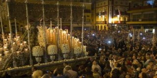 Sevilla no duerme en su m&aacute;s esperada "Madrug&aacute;"