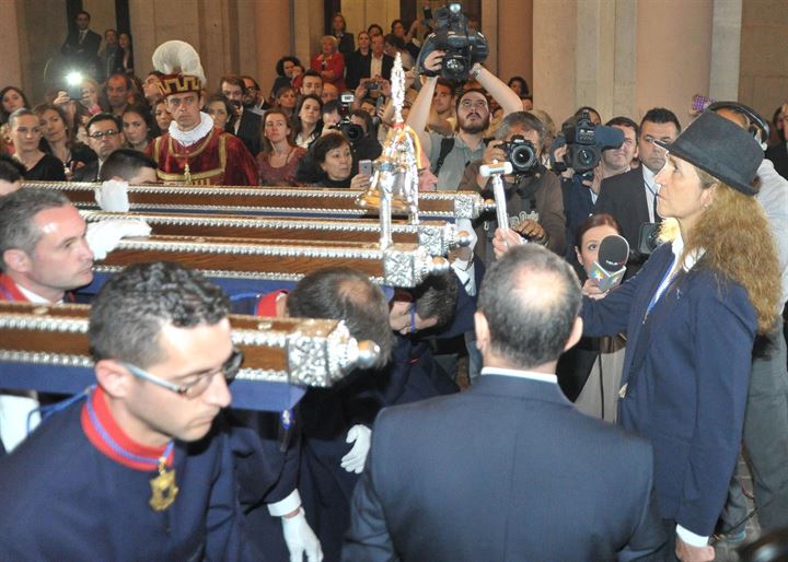 La Infanta Elena, acude a la procesi&oacute;n de los Alabarderos