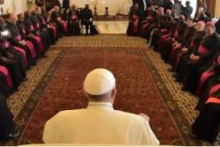 El Papa reza con los obispos de Kenia por las v&iacute;ctimas de la "brutal" masacre de Garissa