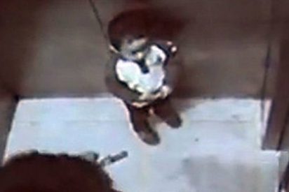 [V&iacute;deo] El ni&ntilde;o de 3 a&ntilde;os que mata a su madre tir&aacute;ndola por el hueco del ascensor