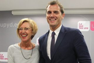 Rosa D&iacute;ez acusa a Albert Rivera de "estar disfrutando" con la crisis de UPyD