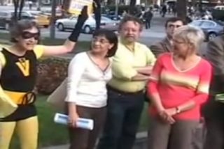 [V&iacute;deo] As&iacute; luchaba Ada Colau disfrazada y hecha una facha contra sus actuales aliados: "&iexcl;Sois fuerzas malignas!"