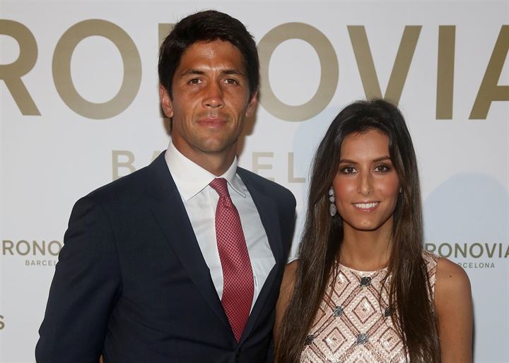 Fernando Verdasco y Ana Boyer muy enamorados en un desfile de vestidos de novia