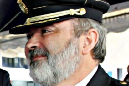 Tienen que poner en libertad por gozar de inmunidad diplom&aacute;tica al comisario espa&ntilde;ol que mat&oacute; a su mujer