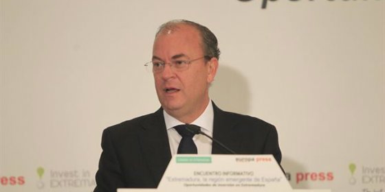 Monago avanza una estrategia industrial para superar el 15% del PIB en 2020