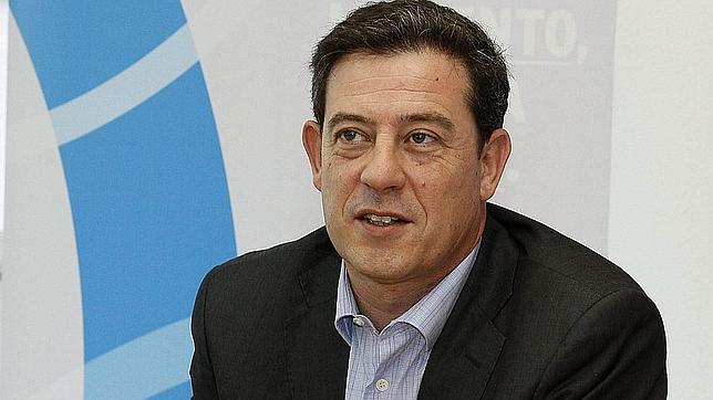 Besteiro pide en Santiago votar al PSdeG frente a "experimentos fallidos"