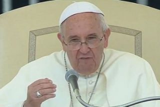 El Papa llama a "revalorizar el noviazgo", porque "el matrimonio no se improvisa de un d&iacute;a para otro"