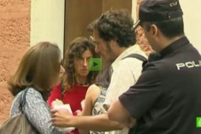 'Kichi' ya ejerce de superh&eacute;roe de C&aacute;diz e intenta sin &eacute;xito paralizar un desalojo