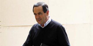 José Bono sale a comer con unos amigos a un conocido restaurante de Madrid