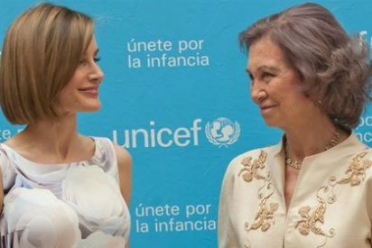 La Reina Letizia entrega el premio UNICEF a la Reina Sofía: "Me lo has puesto muy difícil"
