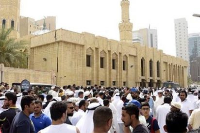 25 muertos y más de 200 heridos en un atentado contra una mezquita chií de Kuwait