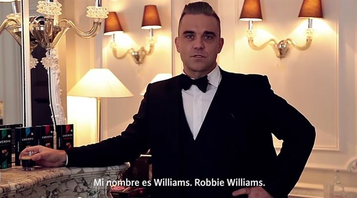 Robbie Williams se convierte en agente secreto para anunciar 'Caf&eacute; Royal'