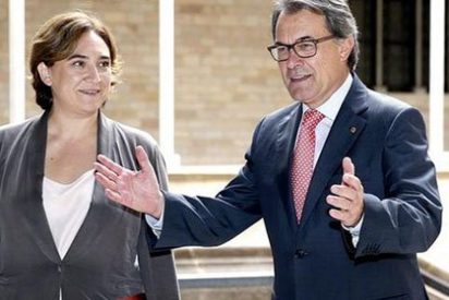 Colau se vende a Mas a cambio de un tranv&iacute;a que la gente rechaz&oacute;