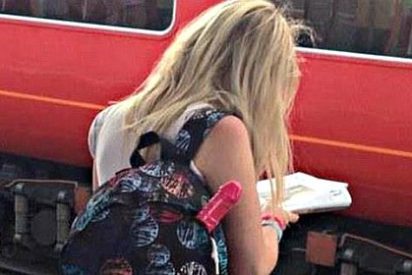 Facebook busca a esta chica para saber qu&eacute; lleva en la mochila