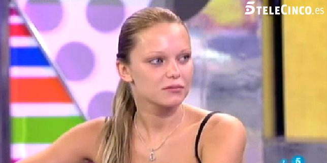 Una concursante huye de 'Pasaporte a la isla' tras decir que echaba de menos el "olor de su iPhone"