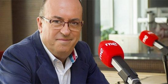 Manolo HH: "Los que atacan a RNE y a TVE est&aacute;n deseando trabajar ah&iacute;"