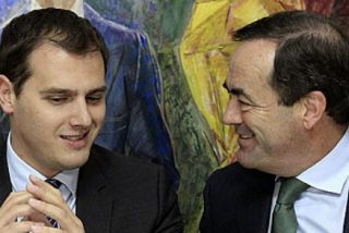 As&iacute; pact&oacute; Bono con Rivera y Podemos echar al PP de Castilla-La Mancha