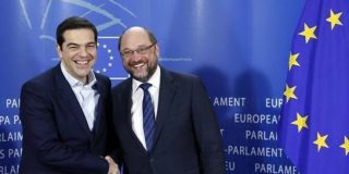 El Pa&iacute;s propone a la Eurozona rendirse ante Tsipras