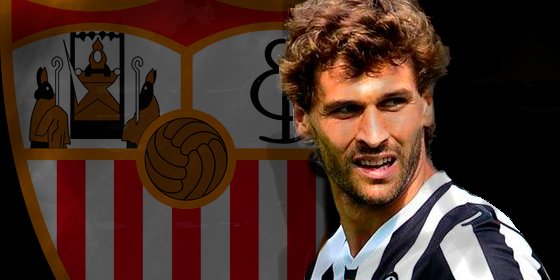 Una persona rompe el fichaje de Llorente por el Sevilla