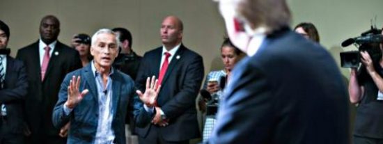 Donald Trump expulsa de su rueda de prensa a un periodista hispano: "Vuelve a Univisi&oacute;n"