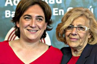 Manuela Carmena y Ada Colau dejan 'tirado' a Pablo Iglesias en su peor momento