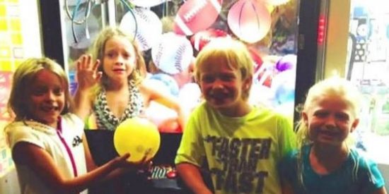 [V&iacute;deo] Una ni&ntilde;a de 6 a&ntilde;os se queda atrapada en una m&aacute;quina de juguetes
