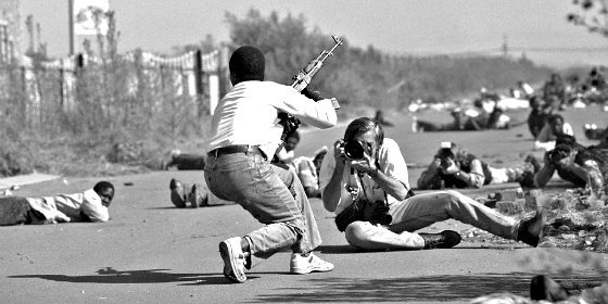 REPORTERO DE GUERRA: Fot&oacute;grafos, el audaz 'Bang-Bang Club' (XII)