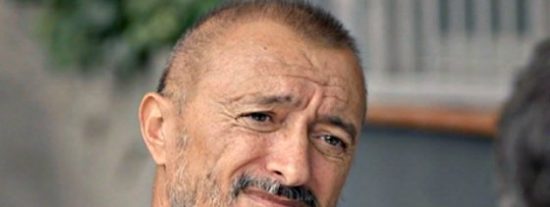El 'her&oacute;ico' comentario en Twitter de Arturo P&eacute;rez-Reverte que sentenci&oacute; el 27-S