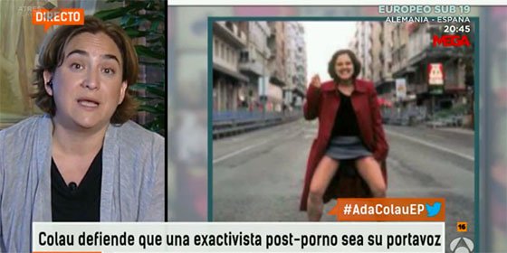 El peculiar criterio est&eacute;tico de Ada Colau: orinar en la calle es un arte, colgar una foto homenajeando a Dal&iacute;, no