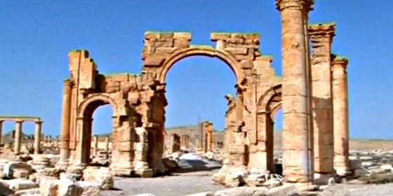 Las bestias del El Estado Isl&aacute;mico destruyen tambi&eacute;n el Arco del Triunfo de Palmira