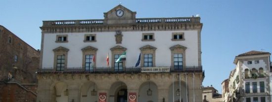 El equipo de Gobierno de C&aacute;ceres recuerda que el PSOE es responsable de bloquear el pago a proveedores