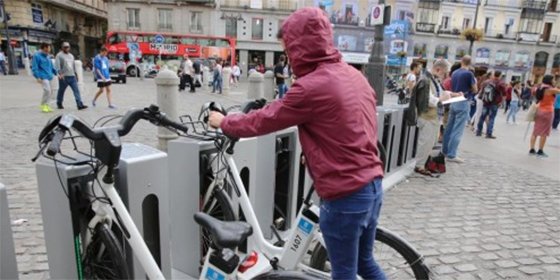 BiciMAD, el servicio de bicicletas p&uacute;blicas de Madrid, est&aacute; en la ruina victima del robo y el vandalismo