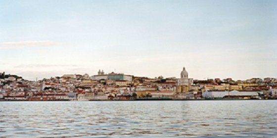 Portugal da marcha atr&aacute;s en el desconfinamiento y cierra los suburbios de Lisboa por un brote de coronavirus