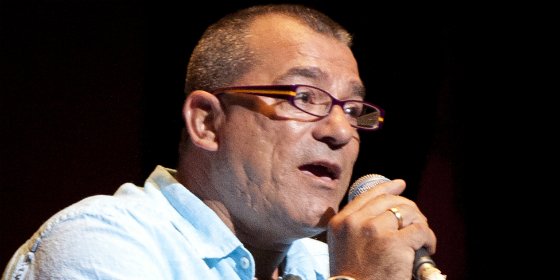 Isidro Arenas, vocalista del grupo Tennessee, en El Corte Inglés de Badajoz