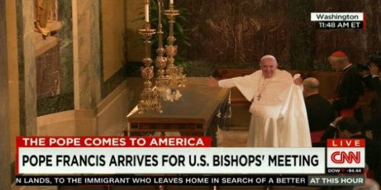 [V&iacute;deo] El truco del Papa Francisco con el mantel no es un milagro