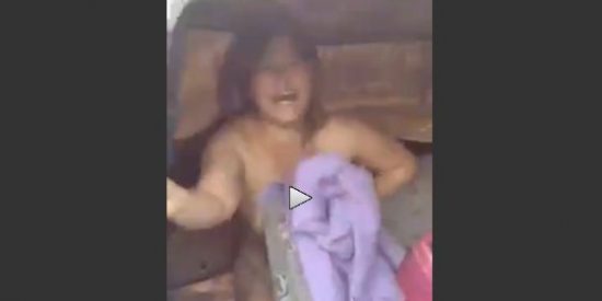 [V&iacute;deo] Sorprende al cu&ntilde;ado poniendo cuernos y deja a la amante con las tetas fuera