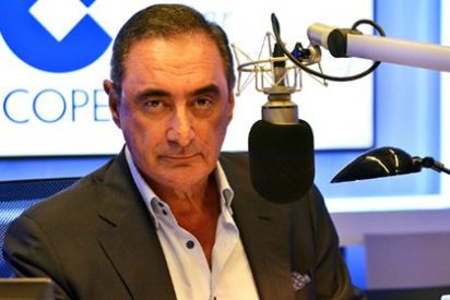 Carlos Herrera destapa las intenciones de El Pa&iacute;s: "Le pide ardor guerrero a Rajoy y al minuto se posicionar&aacute; con el 'No a la guerra'"