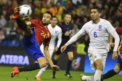 Espa&ntilde;a da una lecci&oacute;n de f&uacute;tbol a Inglaterra (2-0)