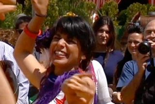 &iexcl;Que no le falte de n&aacute; a 'Kichi woman'!: Le pasa a Bruselas los gastos de la fiesta por la inauguraci&oacute;n de un local de Podemos