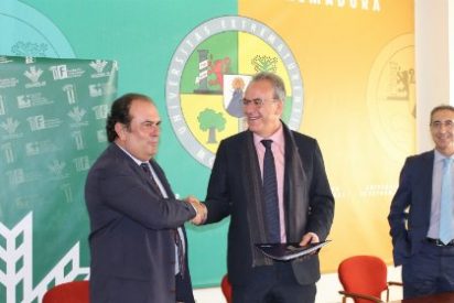 Caja Rural de Extremadura apoyar&aacute; la actividad diagn&oacute;stica del Hospital Cl&iacute;nico Veterinario