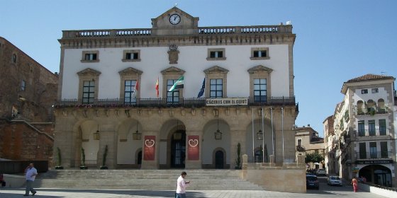 Centrales Sindicales: El Ayuntamiento de C&aacute;ceres se burla de sus trabajadores